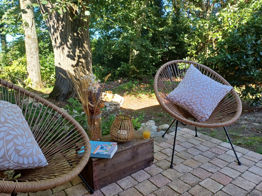 Pause lecture dans un coin de campagne